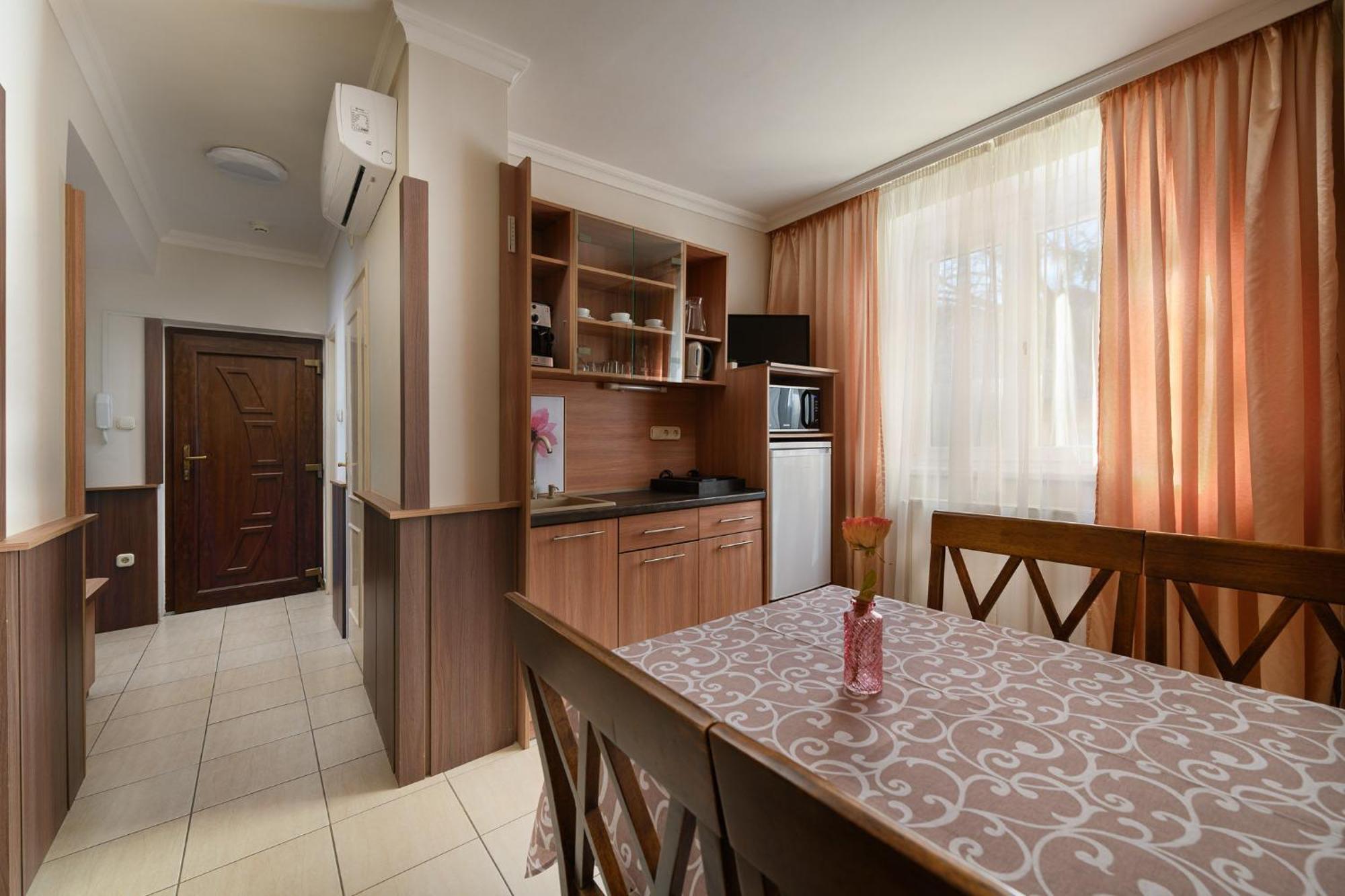 Szilfa Etterem Mariann Apartman Hajduszoboszlo Bagian luar foto